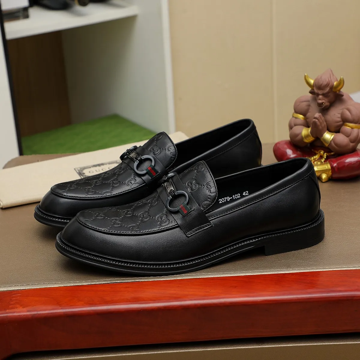 Men's shoes 💰460 💰💰Gucci official website men's business formal leather shoes update💥Hong Kong counters synchronize new styles💥completely one to one replica shipment👍zero difference in counter quality 0⃣️all made of imported first-layer cowhide on the outside with original hardware buckles➕water-dyed🐂leather lining production, color, code matching 39-44 (customized at 38.45.46)……
